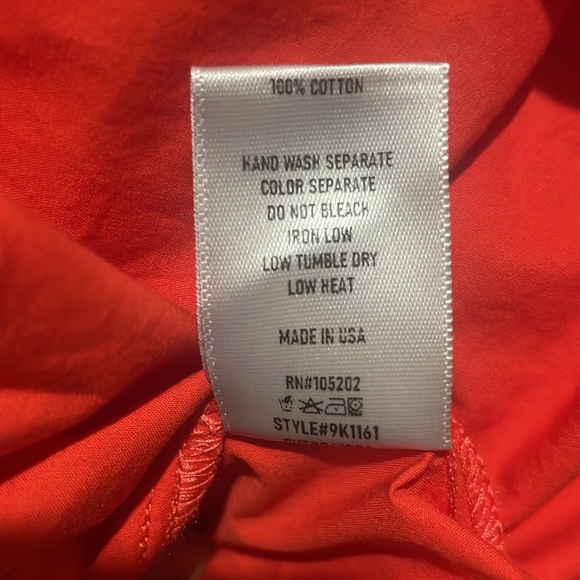 BEAU JOURS Alisson Tank - 9K1161 - in Poppy NWT
Regular price $136.00 - Picture 9 of 10